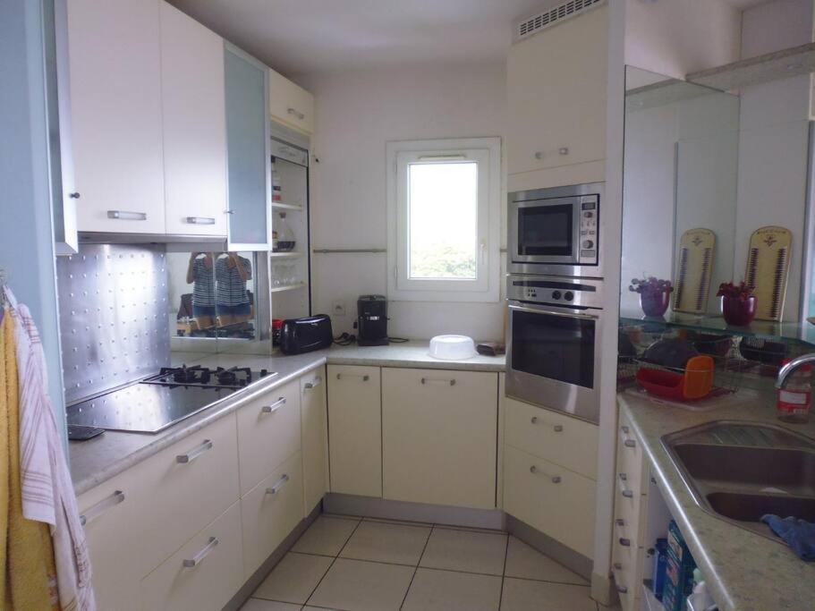 Bel Appartement Avec Piscine, Face A La Mer グルベイル エクステリア 写真